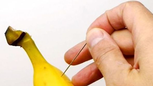 A înţepat o banană cu un ac. Ce s-a întâmplat când a desfăcut fructul