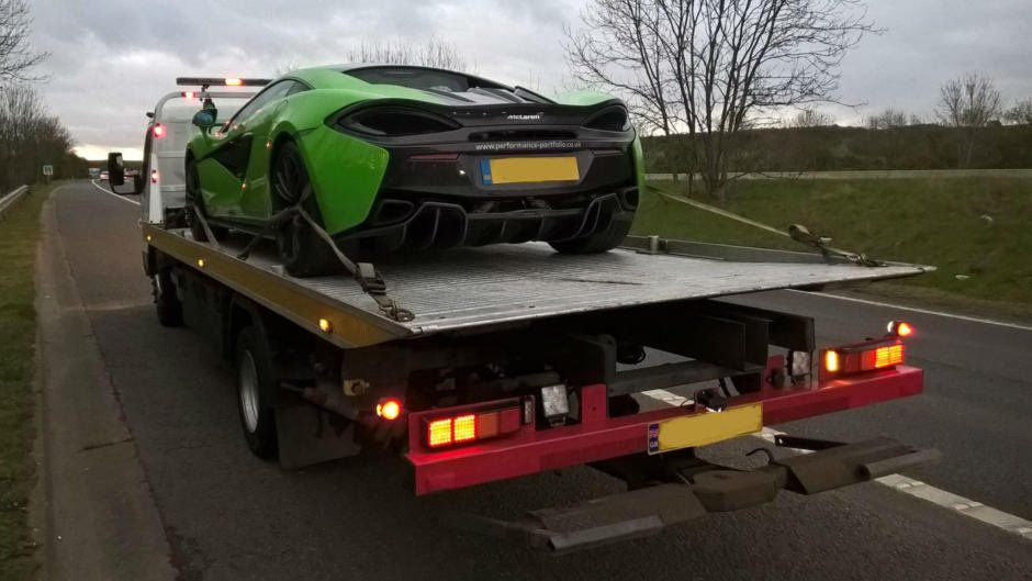 Au făcut curse cu un Lamborghini, un McLaren şi un Ferrari. Cu ce maşină i-a urmărit poliţia