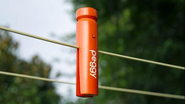 A apărut cârligul de rufe inteligent, accesoriul care va revoluţiona uscatul rufelor