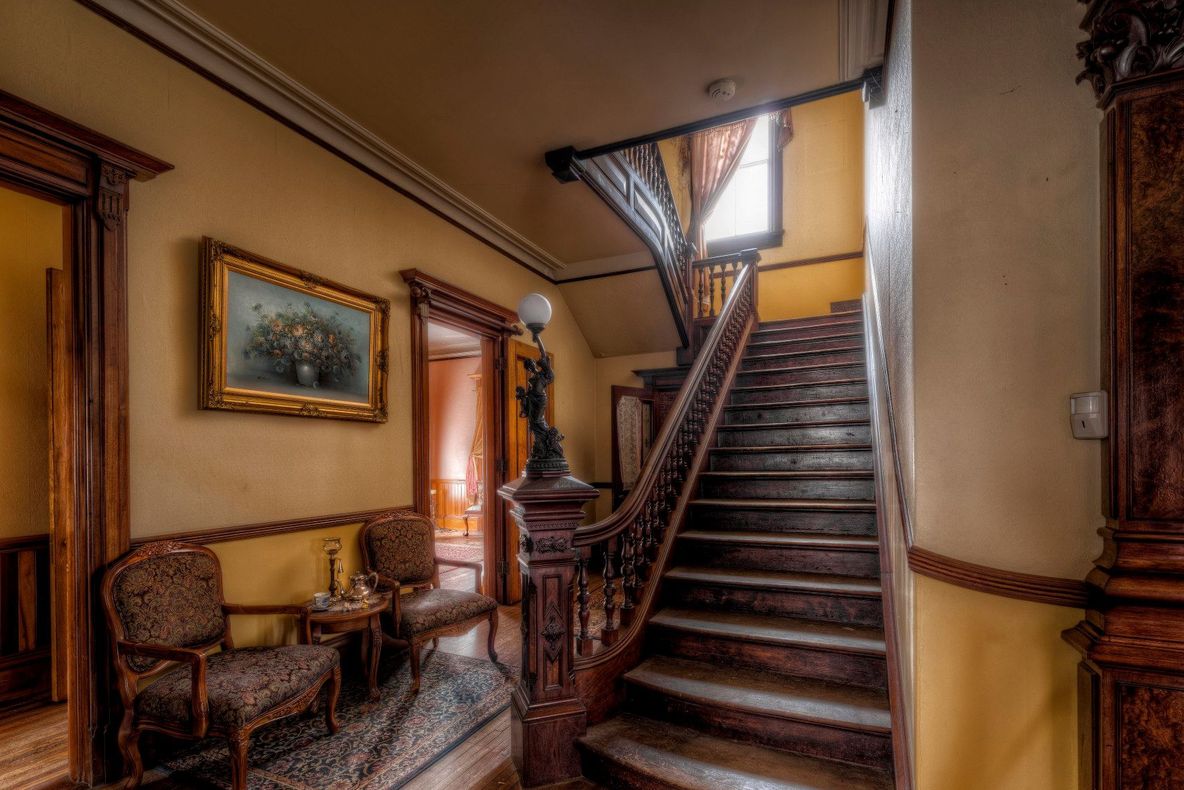 Structura stranie pe care un american a descoperit-o pe un colţ al şopronului! Îți dă fiori