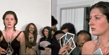 O femeie a stat nemişcată timp de 6 ore şi a lăsat bărbaţii să facă orice doresc cu corpul ei