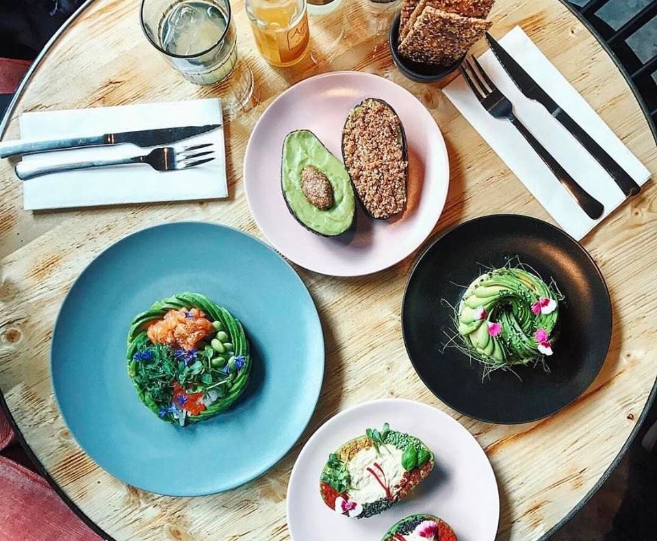 Un restaurant are în MENIU un INGREDIENT principal pentru toate felurile. E arhiplin tot timpul!