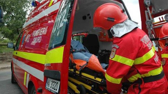 Fată de 15 ani la un pas de moarte. Frâna de la bicicletă i-a străpuns abdomenul