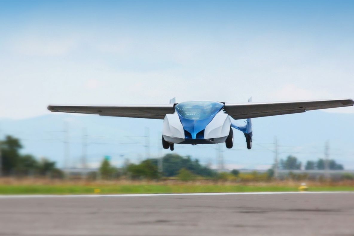 Viitorul ne prinde din urmă! Prima mașină zburătoare va fi lansată curând