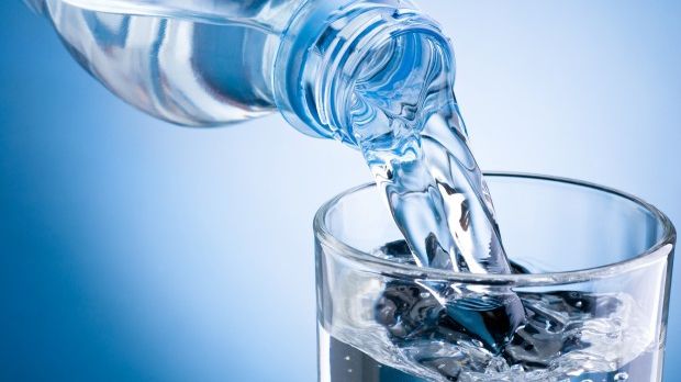 Apă îmbuteliată sau de la robinet? Ce recomandă experții