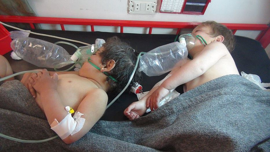 Imaginile groazei: Cum sunt trataţi copiii afectaţi de atacul chimic din Siria