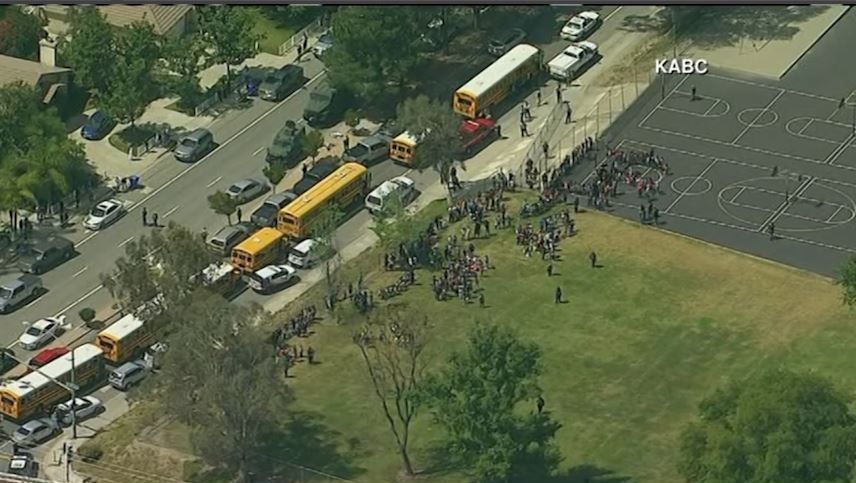 Atac armat la o şcoală din SUA. Trei persoane au fost împuşcate. Două persoane au murit