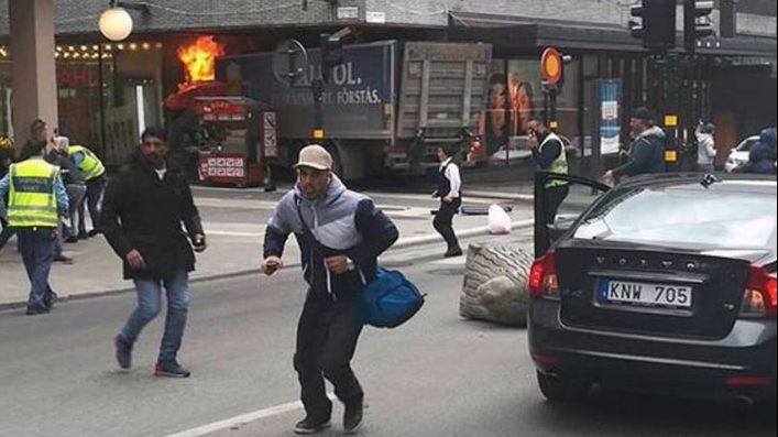 Atac la Stockholm. Martorii povestesc clipele de groază: "Am văzut trupuri acoperite cu cearșafuri"