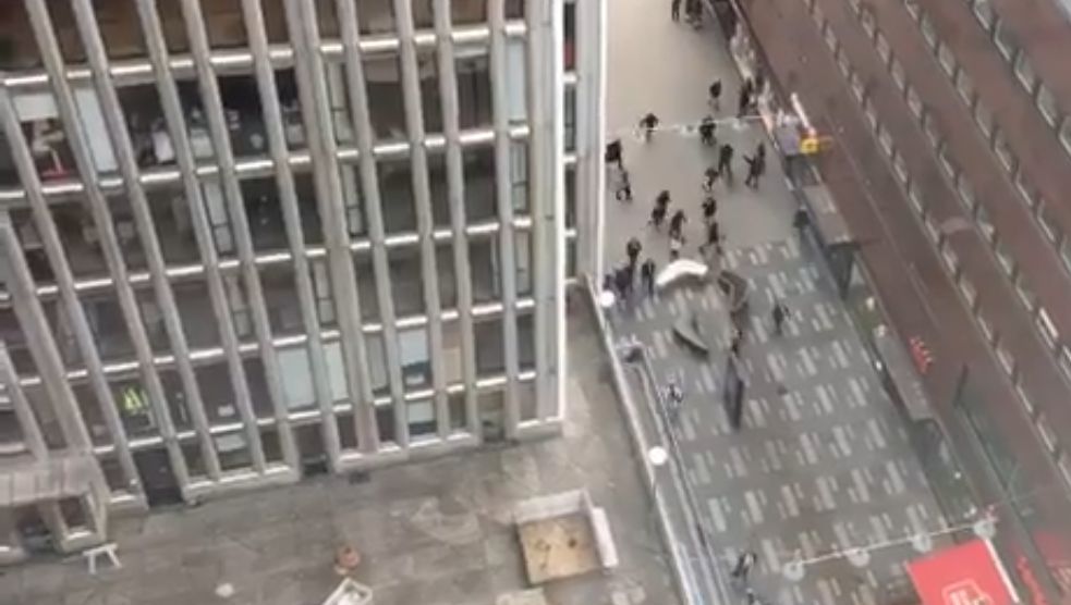 ATAC Stockholm. IMAGINILE surprinse imediat după ce camionul a intrat în oameni 