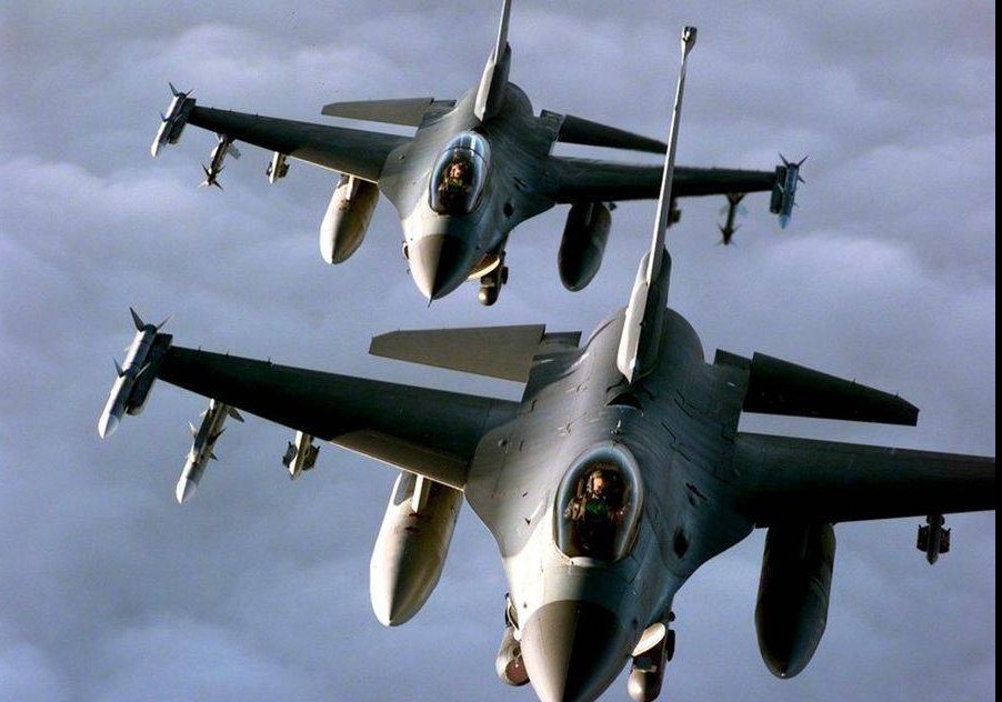 Momente de panică la bordul unui avion decolat de la Suceava, după ce a fost interceptat de două aeronave militare italiene