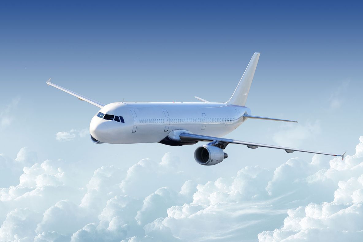 Este mai sigur să zburăm ziua sau noaptea? Un pilot a răspuns curiozităţilor pasagerilor