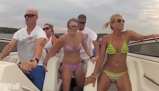 Se distrau de minune, fără a şti ce avea să urmeze. Au fost spulberaţi. Iată înregistrarea!