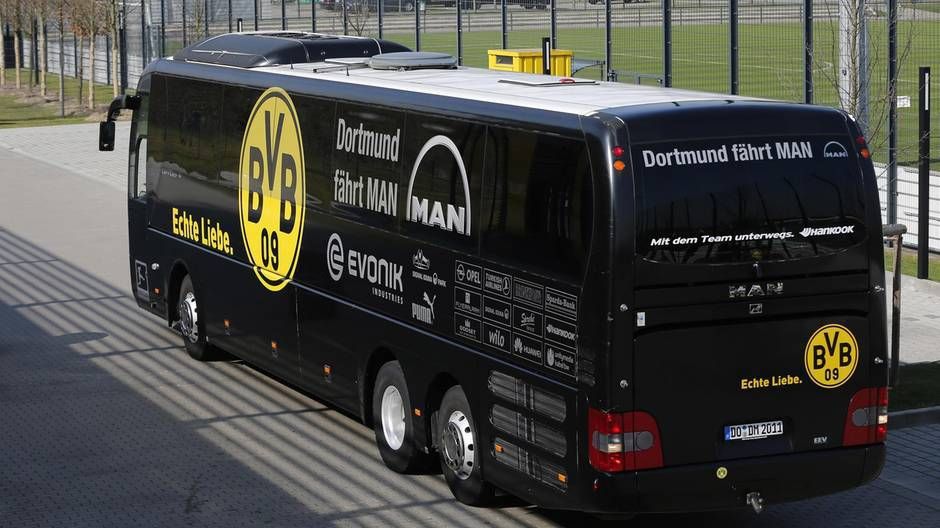 Explozii în Germania. Trei deflagraţii produse lângă autocarul echipei de fotbal Borussia Dortmund