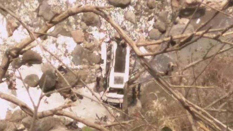 Accident îngrozitor: 44 de morți după ce un autobuz a căzut într-o prăpastie