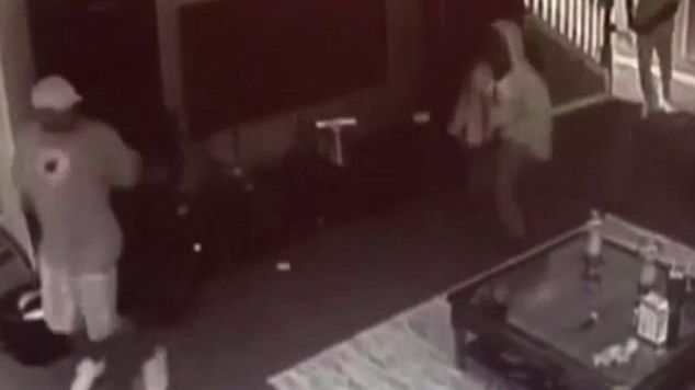 Erau la ziua unui prieten, dar când s-au întors acasă, ŞOC! Este ireal ce s-a întâmplat în casa lor