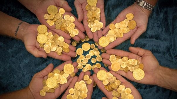 Comoara din monede de aur, descoperită într-un pian 