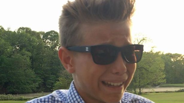 Reacţia emoţionantă a unui băieţel de 10 ani care vede în culori pentru prima dată