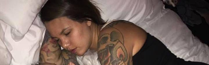 Un bărbat şi-a surprins soţia dormind şi i-a făcut o poză. Detaliul care a SCANDALIZAT internetul