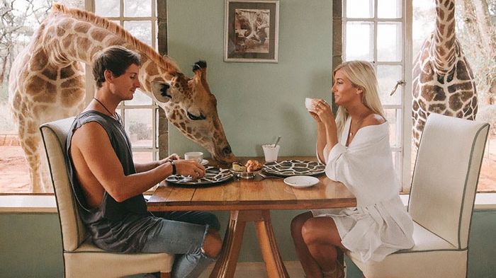 Un cuplu câștigă sume impresionante, doar pentru că postează fotografii pe reţelele de socializare