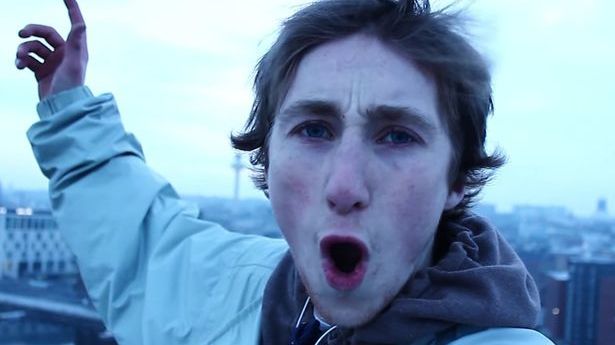 Imagini halucinante! S-a urcat pe o roată gigantică și a fost arestat