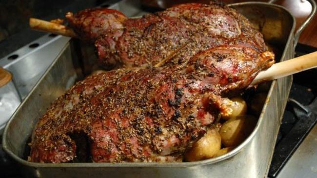 Toarnă bicarbonat de sodiu pe carnea crudă de MIEL. Este secretul celor mai buni bucătari