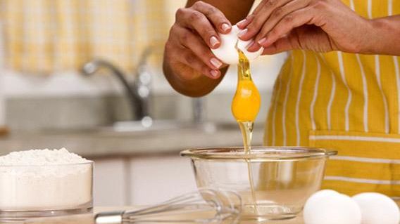 Cum să spargi un ou în 5 pași 