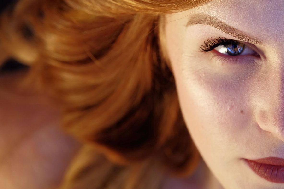 5 zodii de femei rele, care îţi scot peri albi!