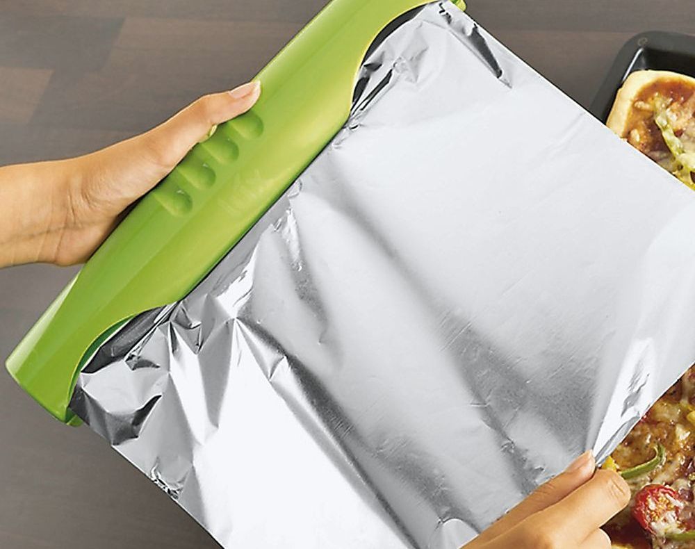 Cât de periculoasă este folia de aluminiu folosită în bucătărie. Ce boli poate declanşa