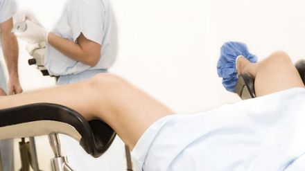 O tânără foarte credincioasă şi-a pierdut virginitatea la ginecolog! Reacţia iubitului a şocat-o