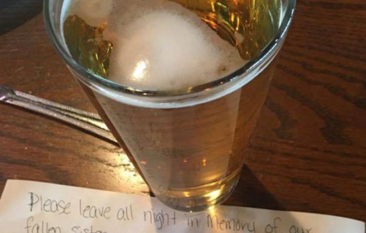 Au venit la restaurant, au comandat, dar nu au atins mâncarea. Au plătit și au lăsat un bilet șoc