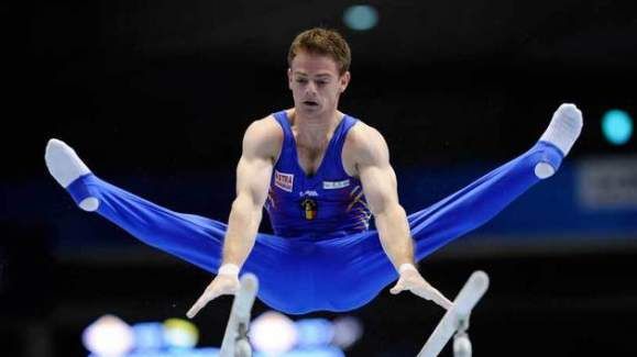 Sportivul Laurențiu Nistor, scos cu targa din sala de concurs în urma unei accidentări