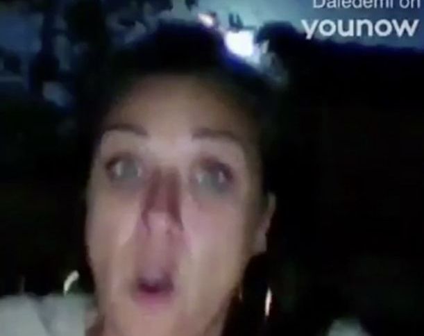 S-a aprins cerul în spatele ei în timp ce se filma. Oamenii au sunat speriați la poliție