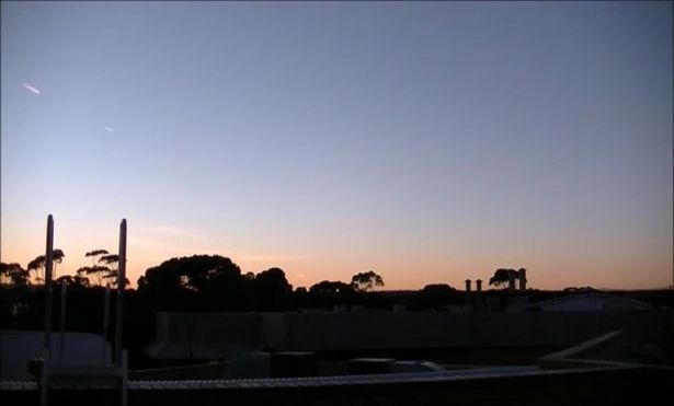 A văzut două lumini bizare pe cer. Când s-a apropiat mai mult, a amuțit. Ce erau