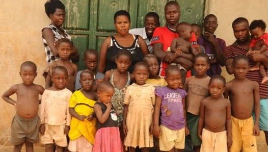 Uluitor! La vârsta de 37 de ani are 38 de copii 