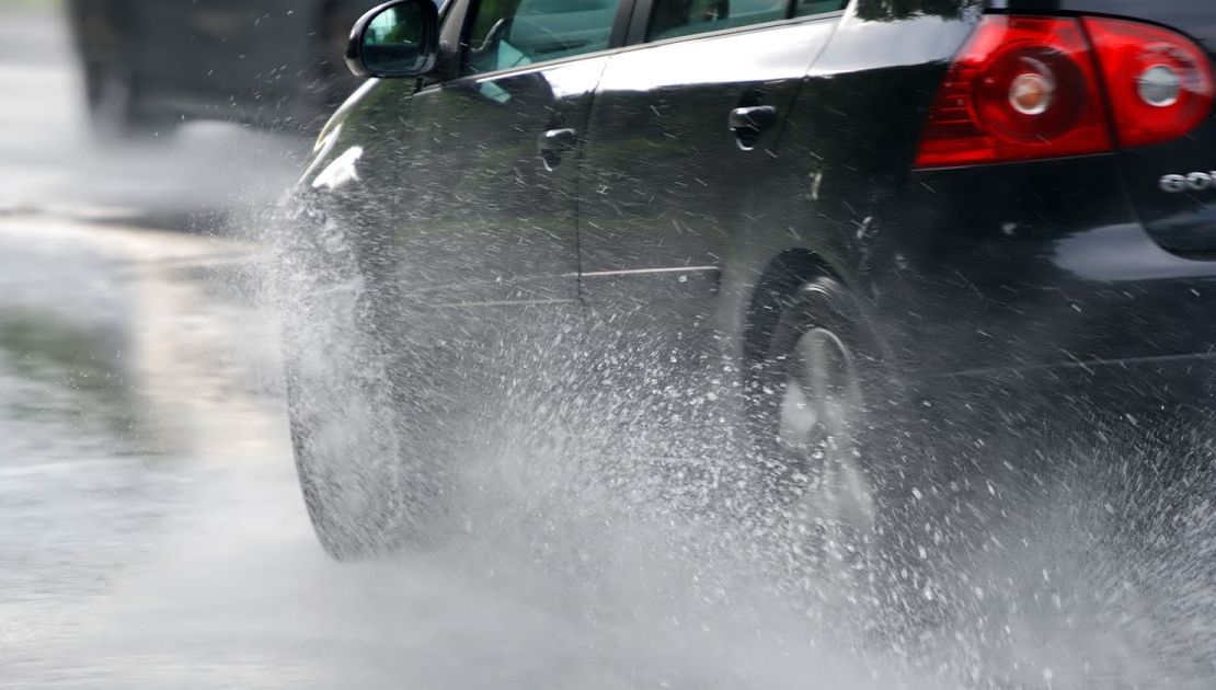 Poţi circula cu anvelopele de vară pe vremea asta? Ce spune Poliţia Rutieră