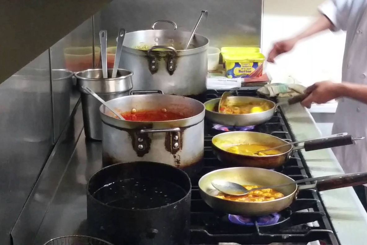 Nu se mai produce nimic! 80% dintre bucureșteni lucrează în servicii