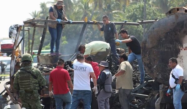 Accident îngrozitor: 24 de morți! O cisternă a spulberat un autocar cu turiști