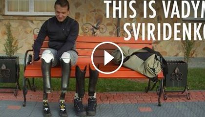 NATO a făcut publică povestea emoţionantă a unui militar ucrainean, rămas fără mâini şi picioare