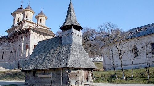 Minune înainte de Paşte: chipul lui Iisus a apărut pe cupola unei biserici din România