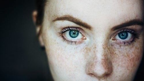 Pare de necrezut, dar e înfiorător ce ți se poate întâmpla dacă privești 10 minute în ochi pe cineva