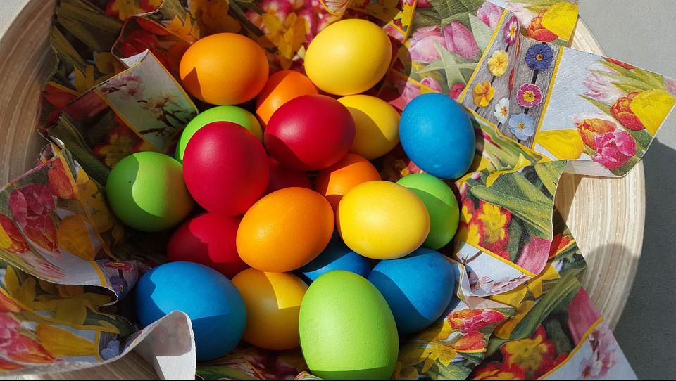 Cum vopsim ouăle de Paști natural, fără să folosim vopsea