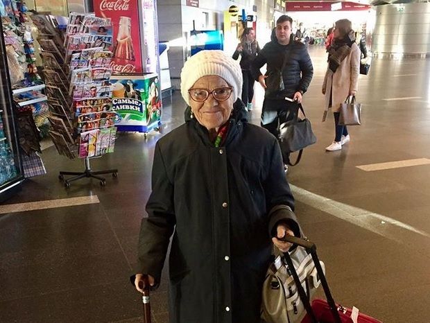 Ea e cea mai COOL bătrânică - e din Siberia şi a VISAT să serbeze 90 de ani în Republica Dominicană