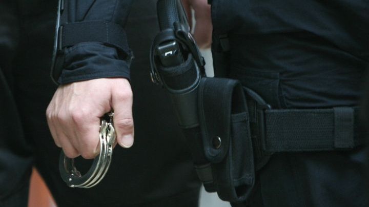 "Unde-s pistoalele, unde-s pumnalele". Jandarmeria vrea să cumpere 28 000 de pistoale. Cât oferă