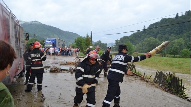 Alunecare de teren la Galaţi: Mai multe clădiri și biserica din localitate, în PERICOL