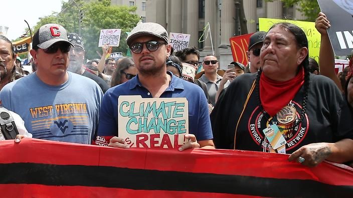 Manifestații anti-Trump și pro-mediu la Washington. Leonardo DiCaprio mobilizează protestatarii