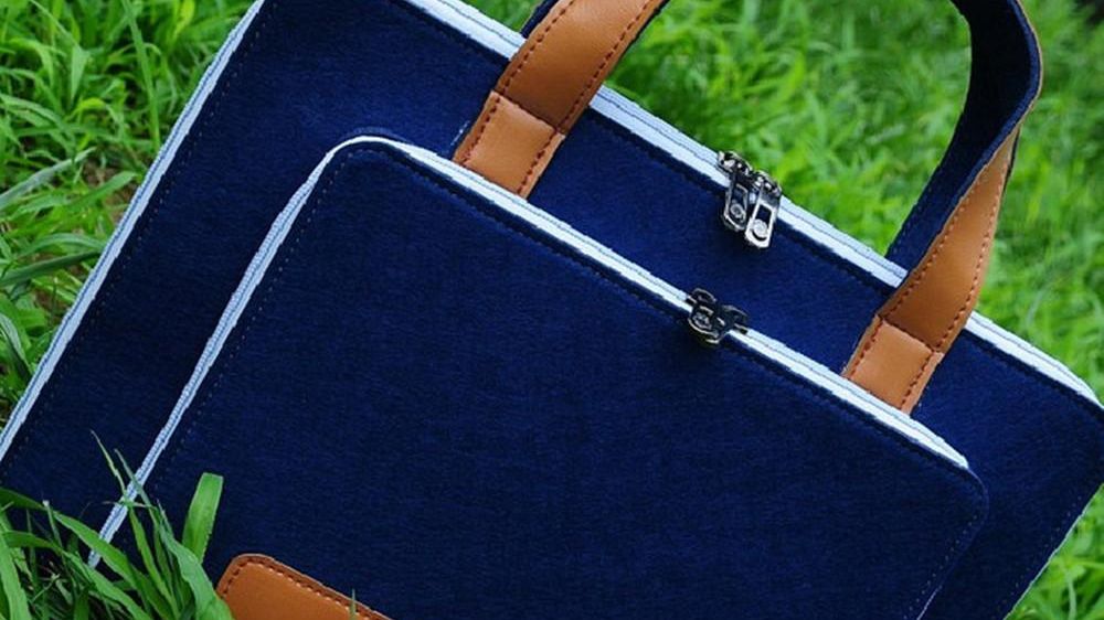 A găsit o GEANTĂ pe marginea drumului şi a crezut că e un laptop în ea. Când a deschis-o...ŞOC! 