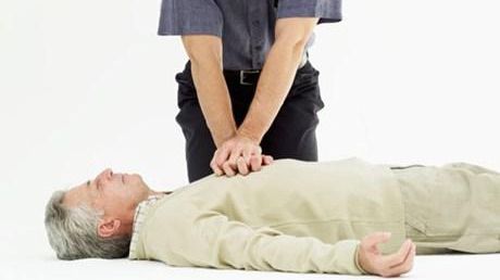 Cum resuscitezi pe cineva în situaţii de urgenţă! Aşa poţi salva o viaţă