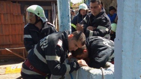 Incredibil cum arată gaura blestemată în care a căzut Dănuț, copilul de 2 ani