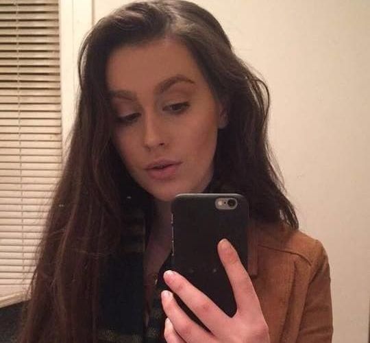 Femeia s-a plâns de hărțuire sexuală la birou. Ce i-au făcut colegii după aceea e horror