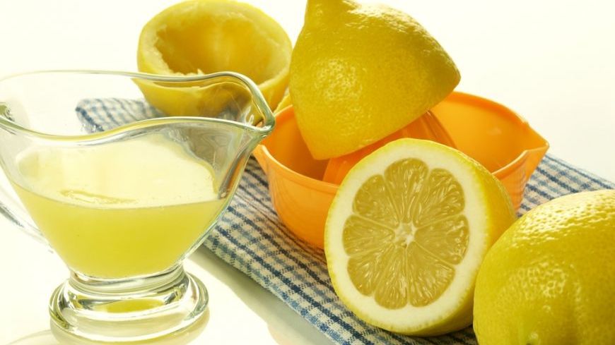 Suferi de aceste afecţiuni? Renunţă de tot la pastile şi consumă frecvent suc de lămâie